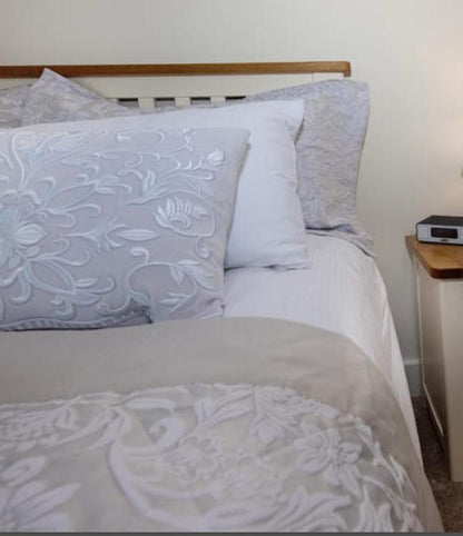 Dorma Winchester Bedspread & Pillows set